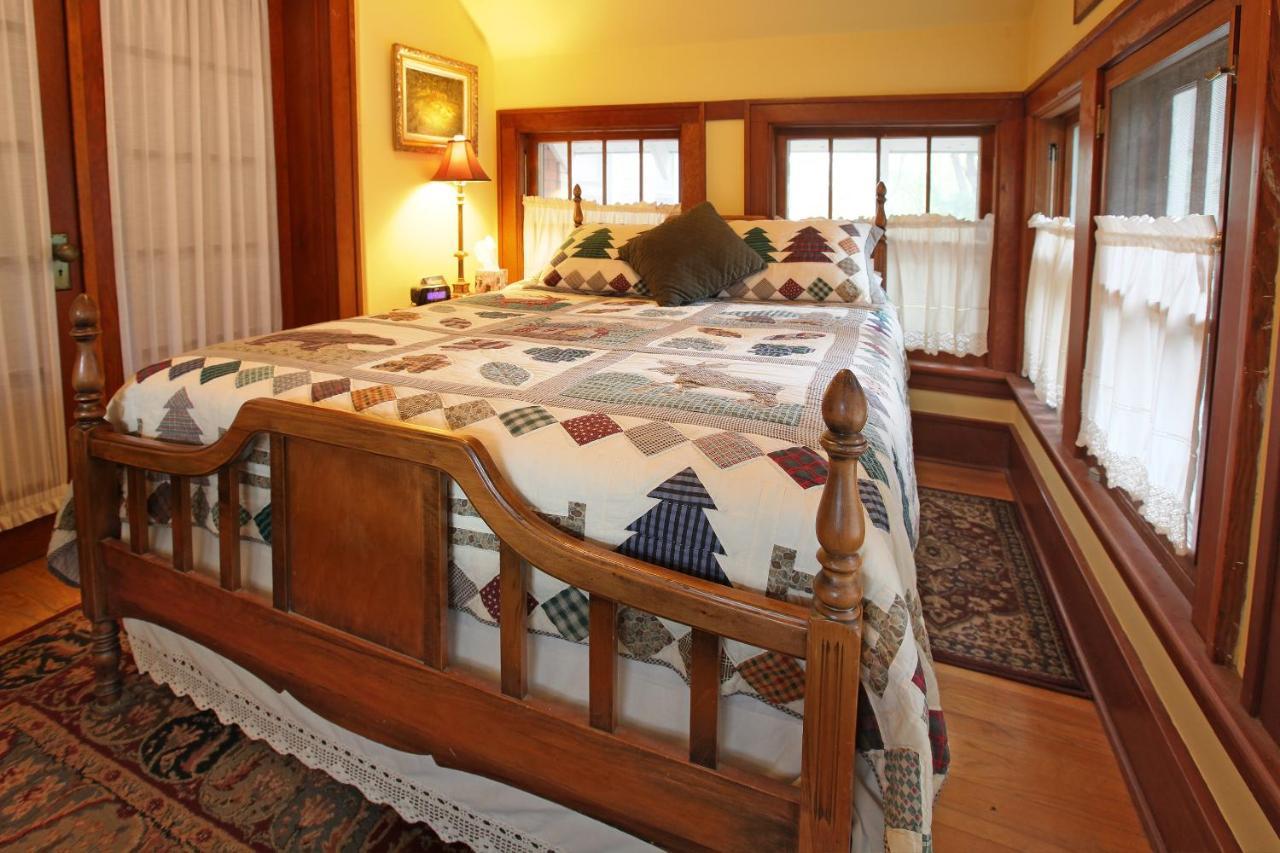Robins Nest Bed & Breakfast โคดี ภายนอก รูปภาพ